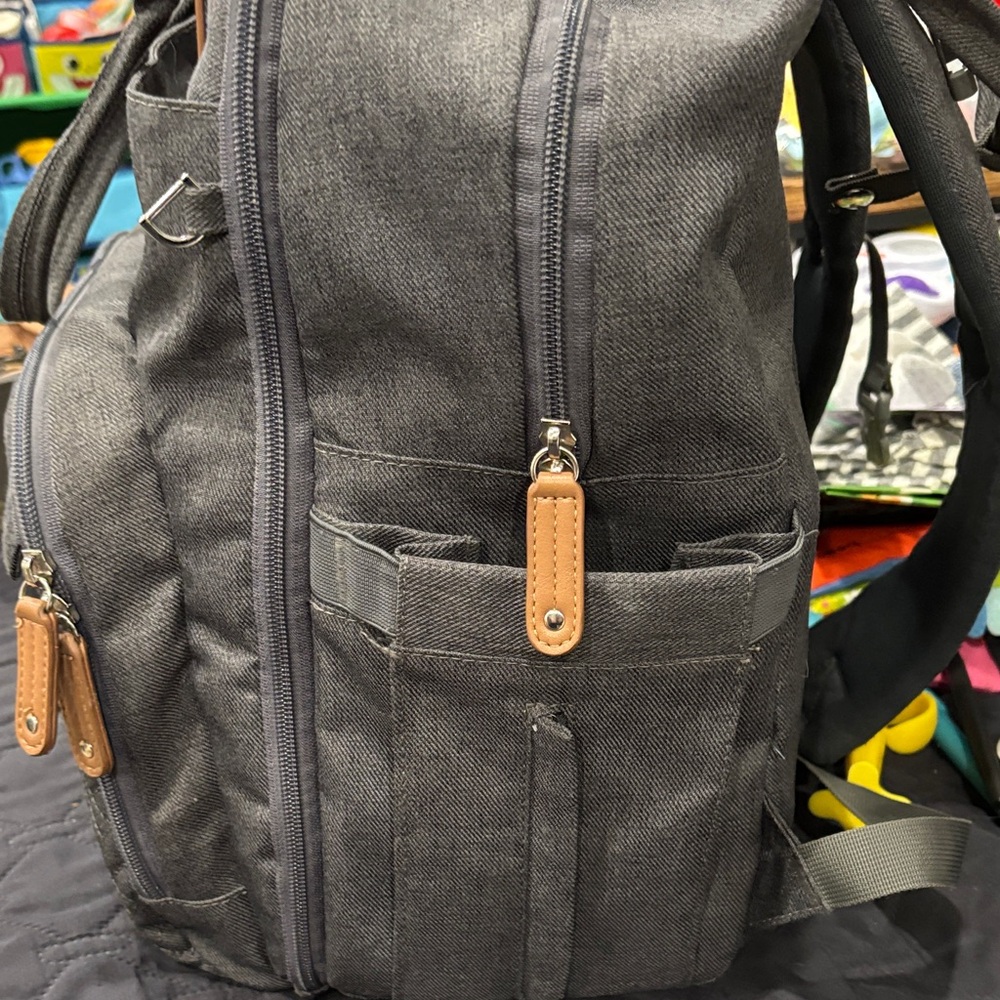 RUVALINO  Diaper bag with so many pockets, love this brand👶🏻 - Picture 2 of 5